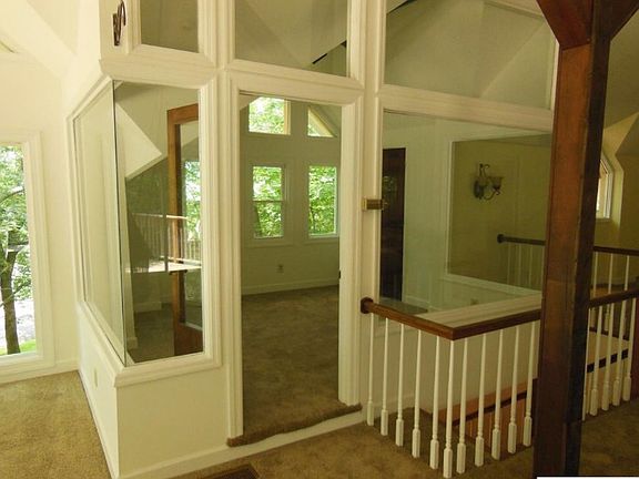 Private ofc 3rd lvl w/view. 