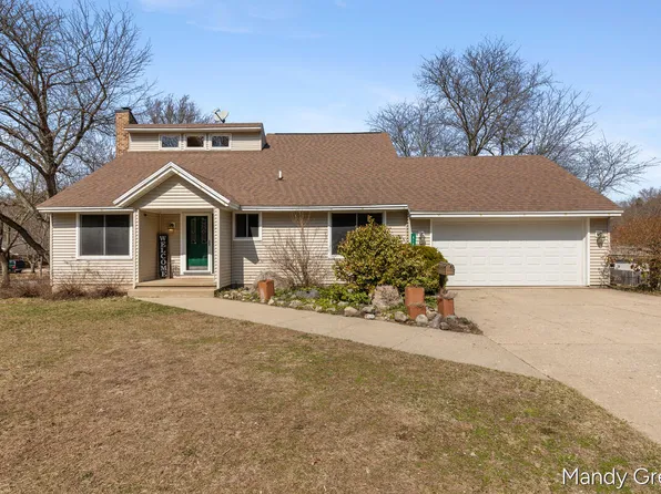 810 W South St, Greenville, MI 48838