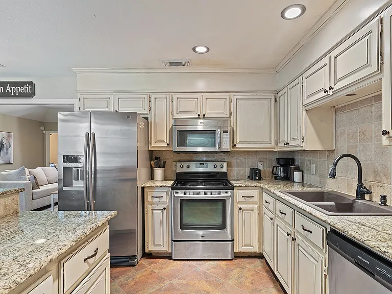 19 Alamosa Dr — Photo 25