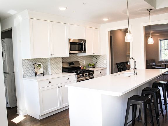 3rd image of 3817 Dewey Ave APT 6