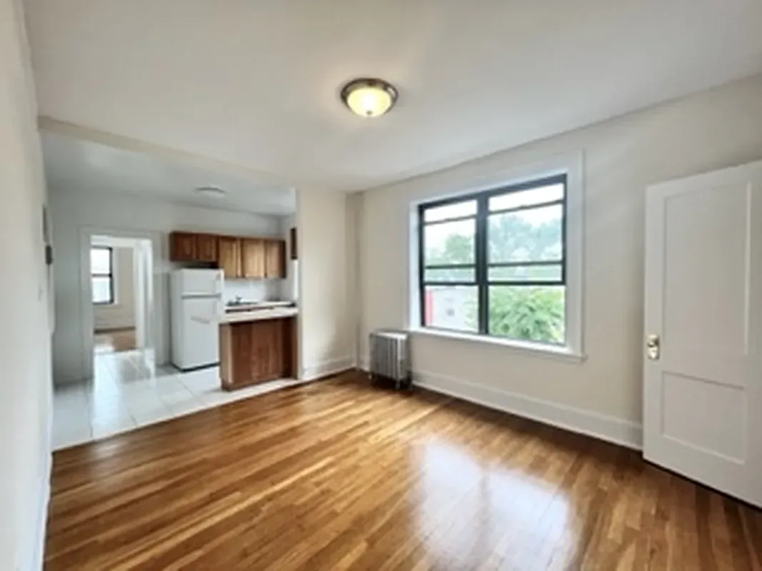 21-14 Crescent Street — Photo 2