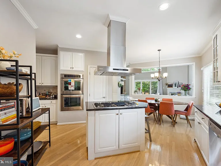 2207 Frank St — Photo 25