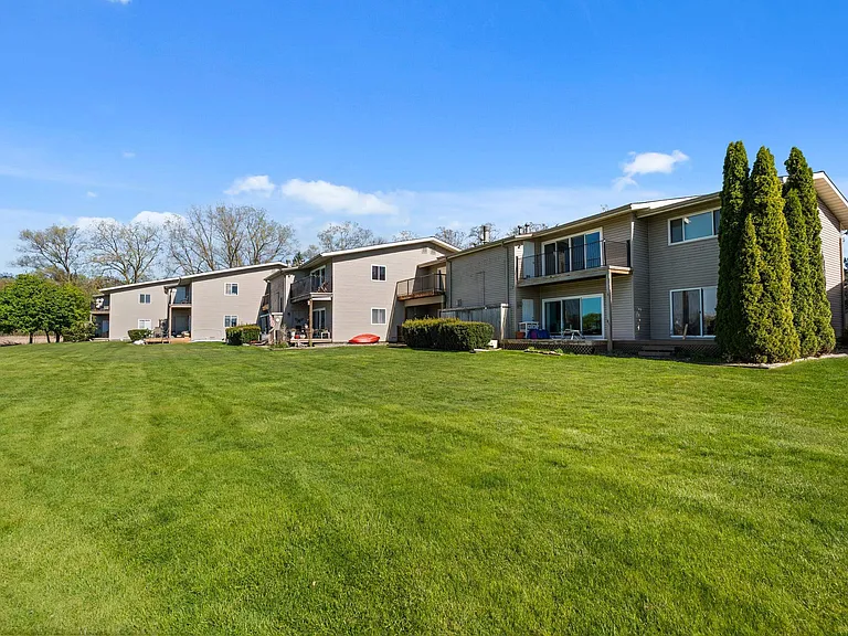 4960 Lake Point Dr — Photo 32