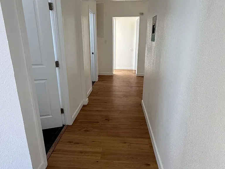 10705 S Figueroa St #7 — Photo 8