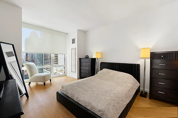 Rented by R New York | media 7