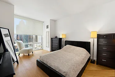 Rented by R New York