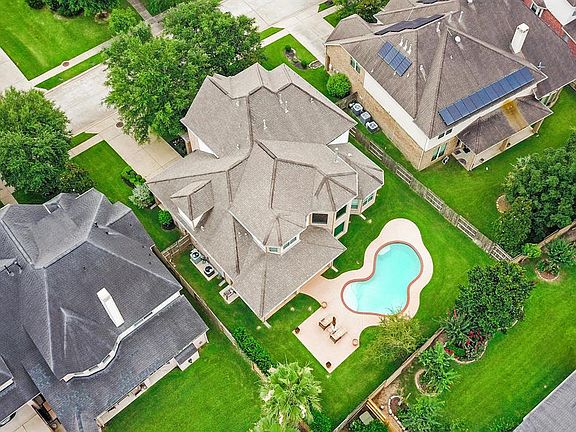 Bird's eye view of this beautiful lot.