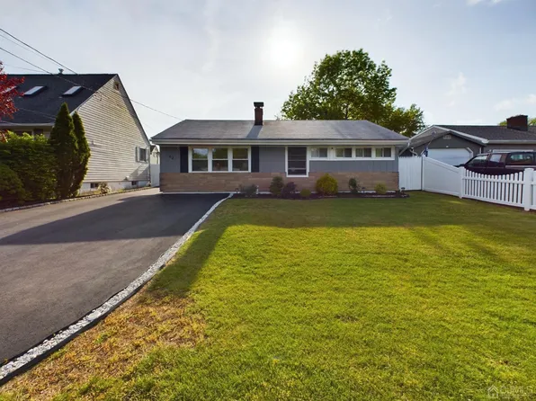 62 Elliot Pl, Edison, NJ 08817