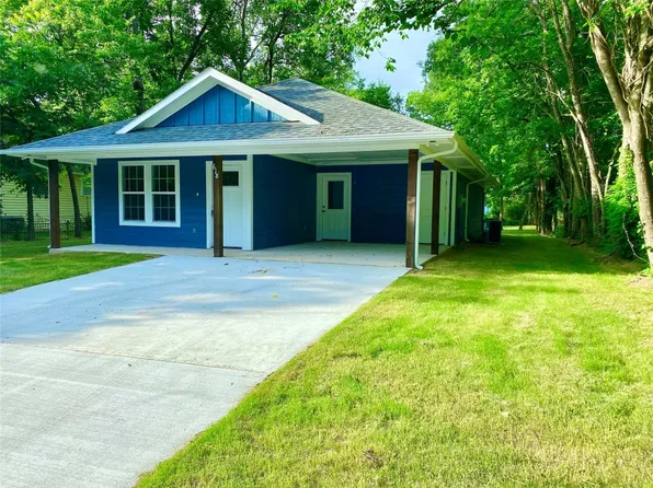 618 E 8th St, Bonham, TX 75418