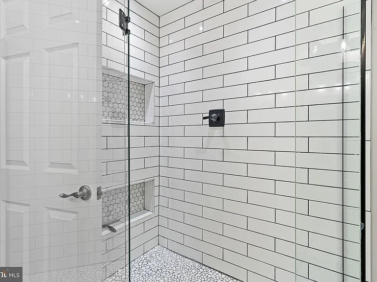 1525 Walters Ln — Photo 21