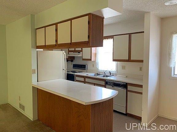 3rd image of 2000 Lake Shore Dr APT B