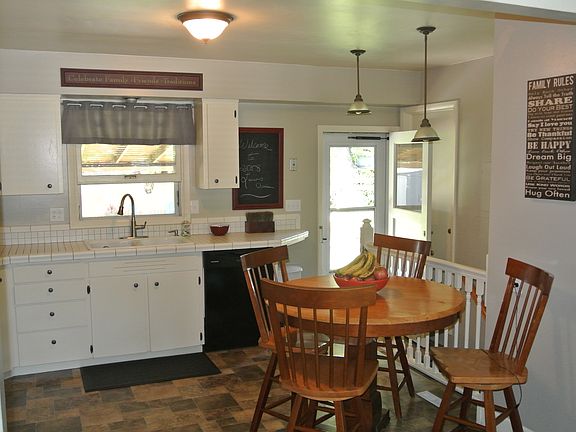 5th image of 2558 Lewis Ave
