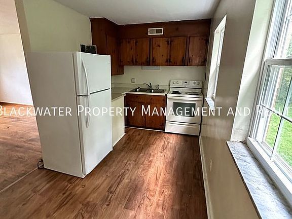 3rd image of 1211 Fenwick Dr #A-4