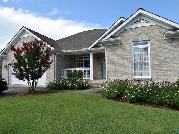 1181 River Ridge Dr, Guntersville, AL 35976