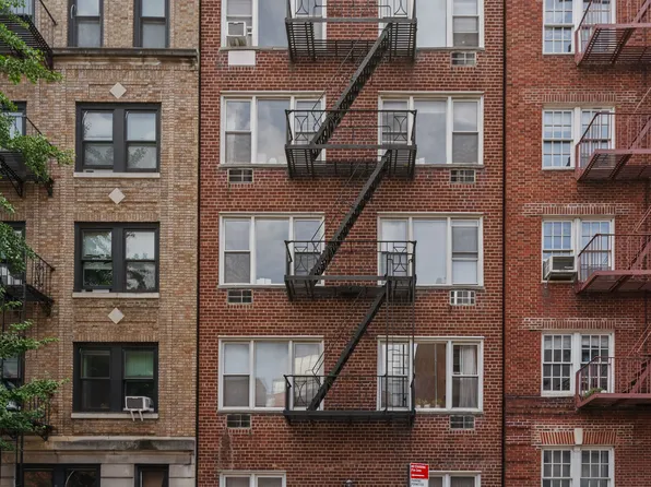 87 Hicks Street 2B image 1 of 13