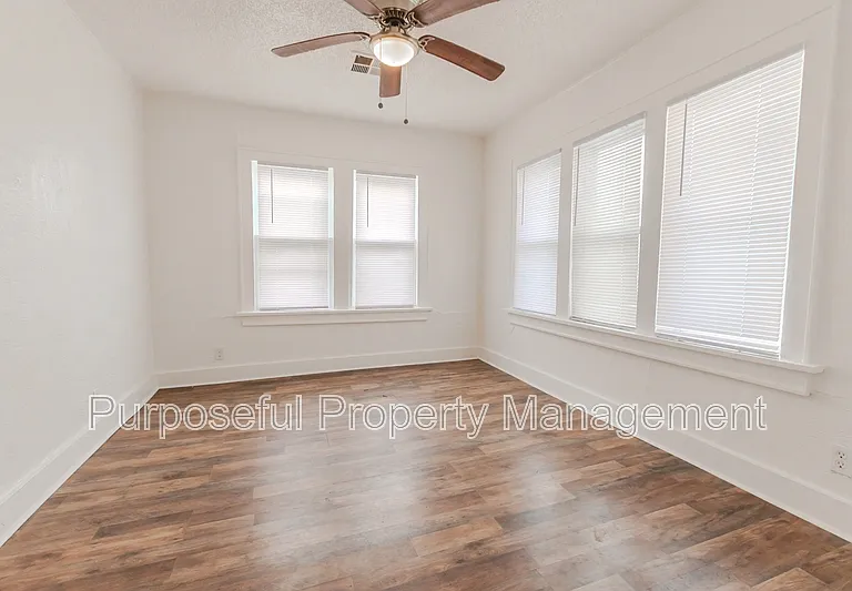 1609 NE 18th St — Photo 6