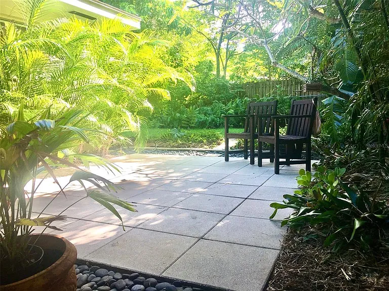Poinsettia Dr — Photo 13
