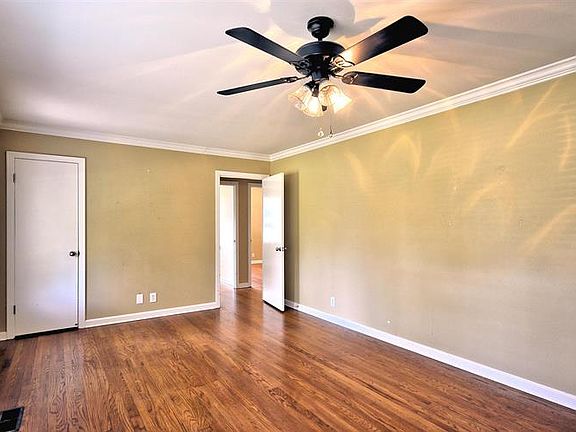 3rd image of 414 E Coy Cir