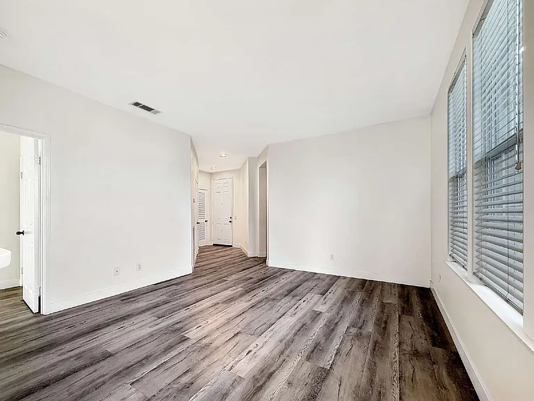 27044 Victoria Ln #103 — Photo 8