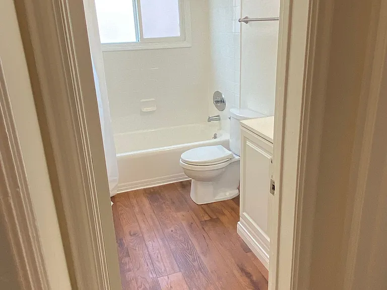 Keswick Court Apartments — Photo 52