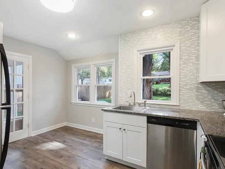 7933 Jefferson St — Photo 20