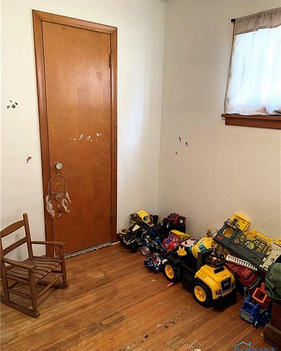 2nd image of 744 Wright Ave