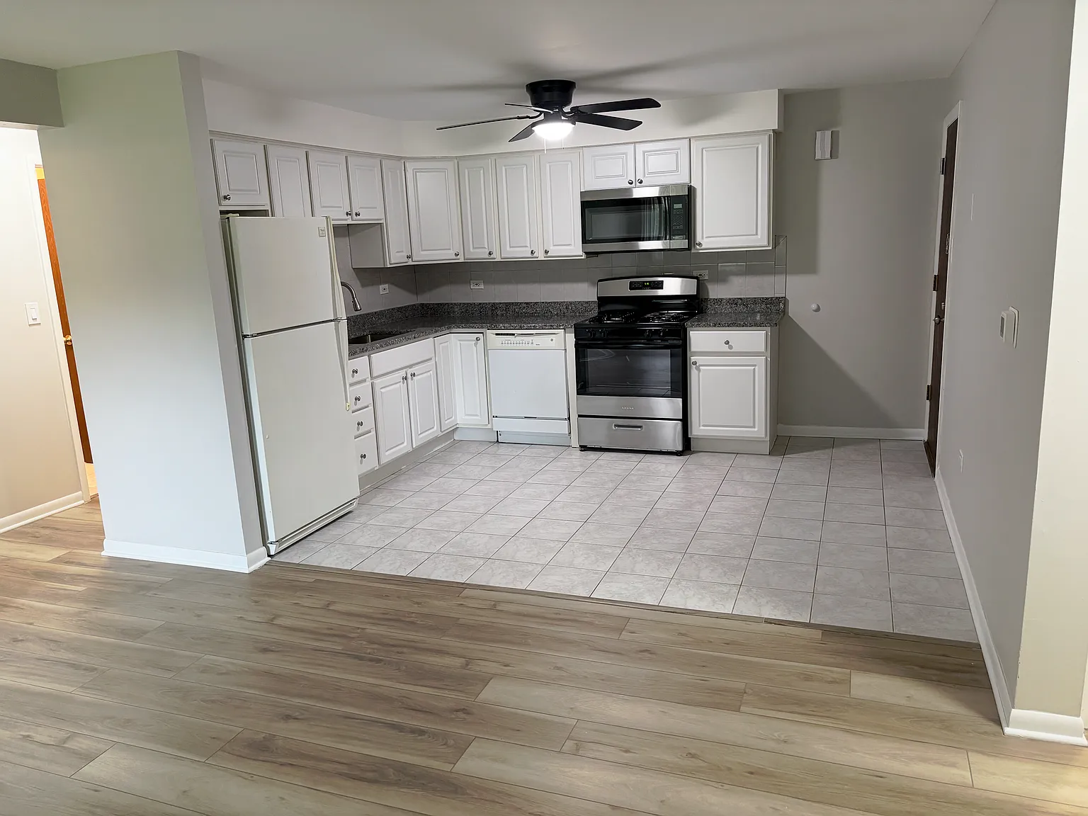 2 bed, 1000 sqft, $1,600 — Photo 3