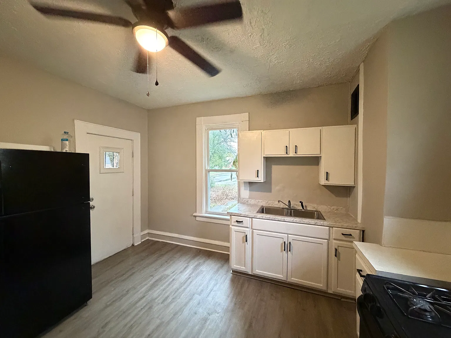 3 bed, 1318 sqft, $1,450 — Photo 3