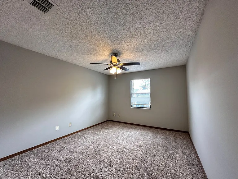 1114 Romaine Cir W — Photo 7