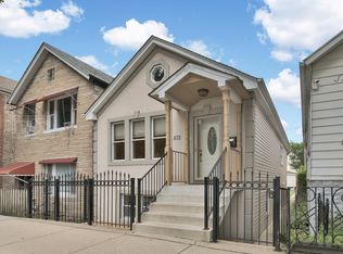 832 W 34th St, Chicago, IL 60608