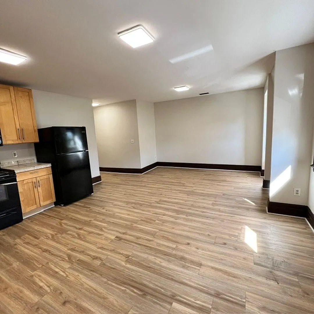 Peterboro & Charlotte Houses in Midtown — Photo 4