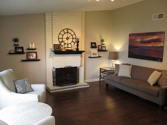 2nd image of 2831 Londonderry Dr