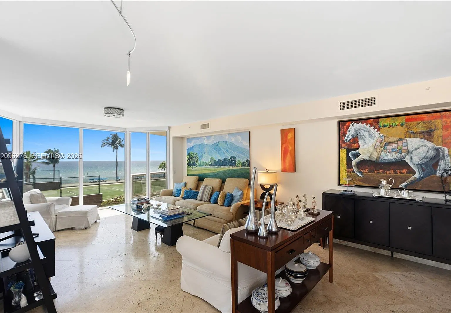 The Pinnacle Condominium — Photo 4