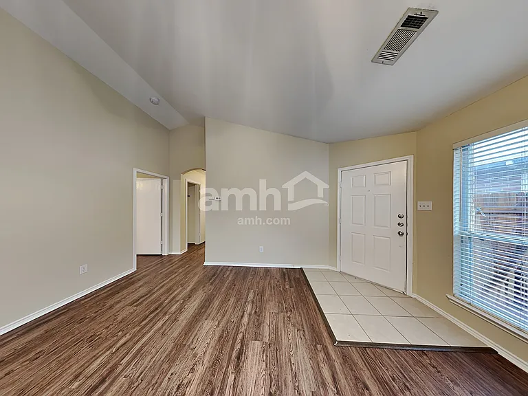 6436 Geneva Ln — Photo 8