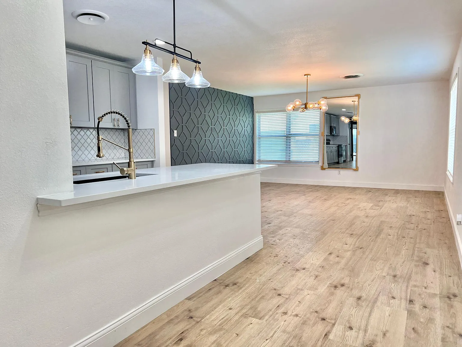 5 bed, 2744 sqft, $2,950 — Photo 3