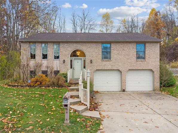 100 Rose Ct S, Delmont, PA 15626