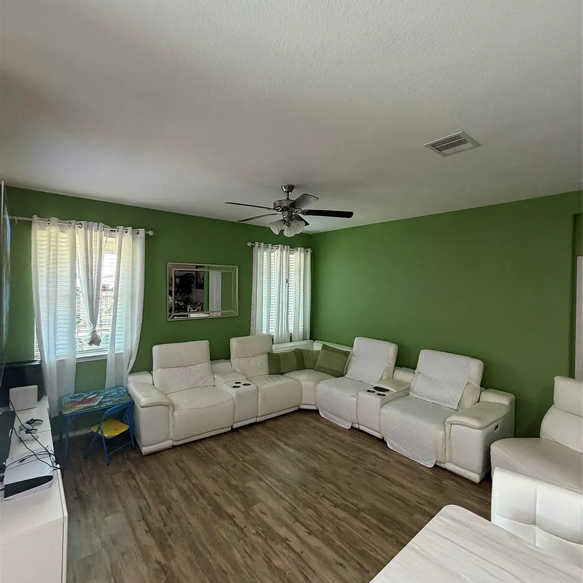 3 bed, 2.0 bath, 1445 sqft, $2,000 — Photo 2
