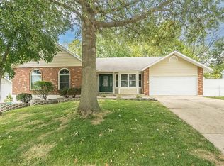 1382 Timothy Ridge Dr, Saint Charles, MO 63304