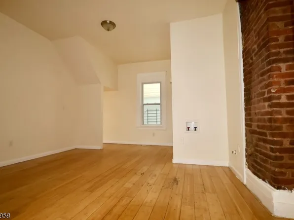 14 Wainwright St Floor 1, Newark, NJ 07112