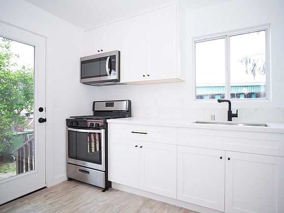 5th image of 543 1/2 Kendall Ave