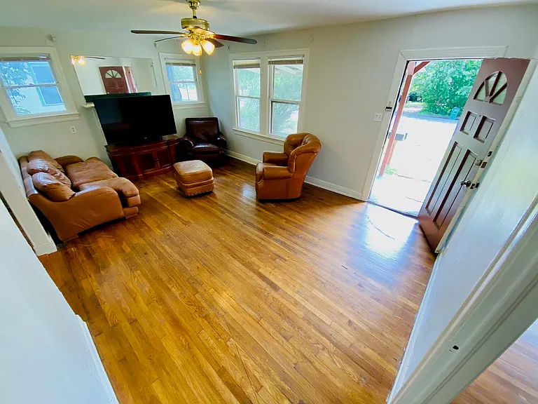4902 Caswell Ave #A — Photo 7