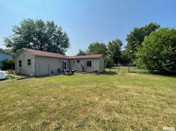 1123 W 53rd St, Davenport, IA 52806