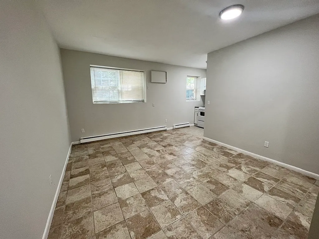 Studio, 1.0 bath, 300 sqft, $1,650 — Photo 2