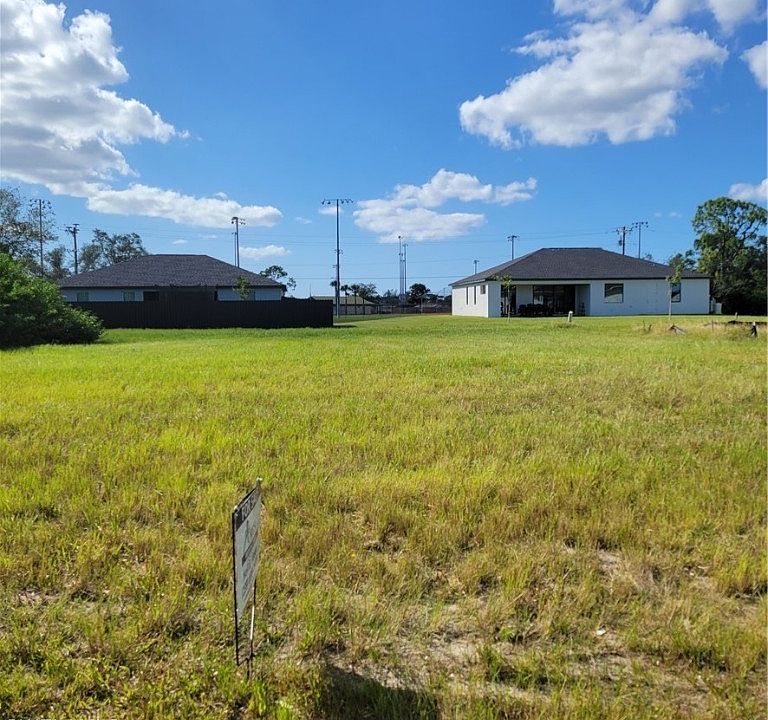 2nd image of 1020 Chiquita Blvd N