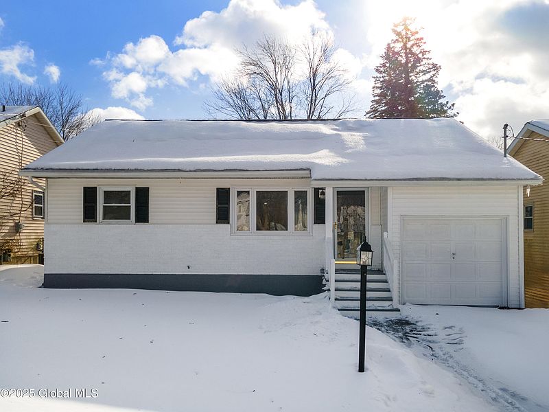 3rd image of 170 Ward Avenue