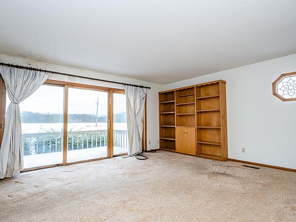 3rd image of 17383 Basswood Rd