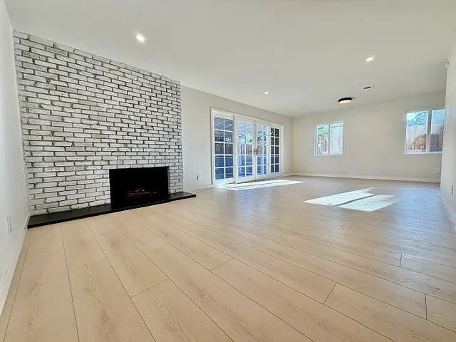 23130 Hartland St — Photo 3