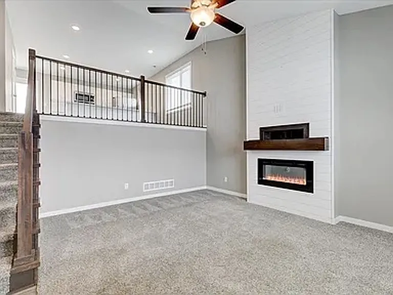 4009 NE 6th St — Photo 2