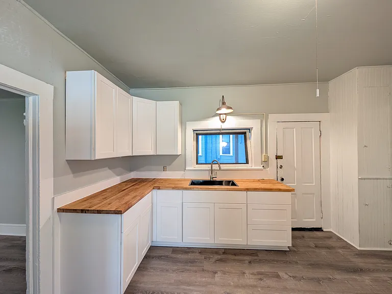 433 SW 5th St — Photo 4