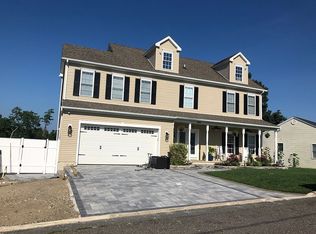 1421 Summit Ave, Toms River, NJ